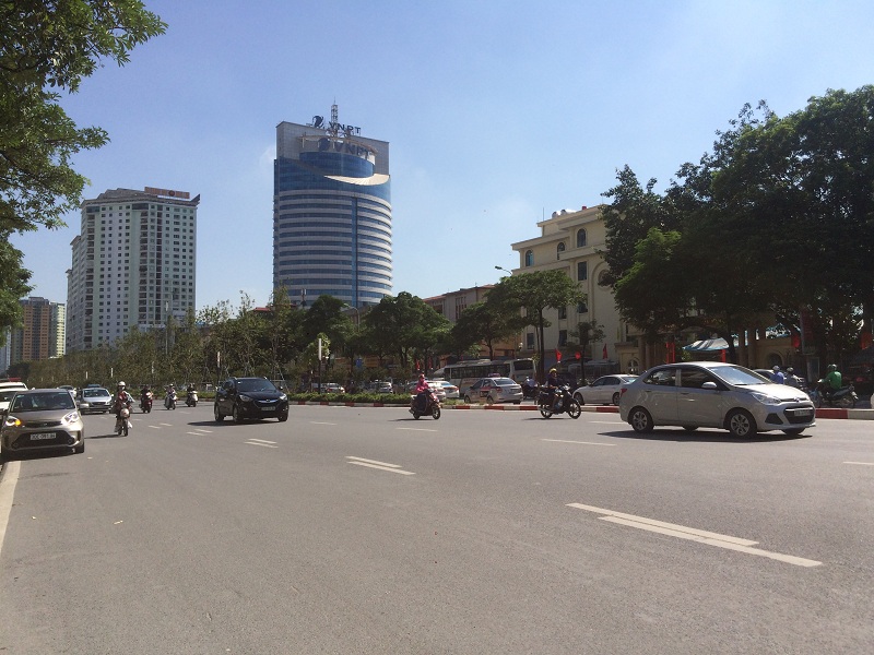 Nhà 5 tầng ngã tư Nguyễn Chí tThanh và Láng để ở, làm văn phòng chỉ hơn 4 tỷ